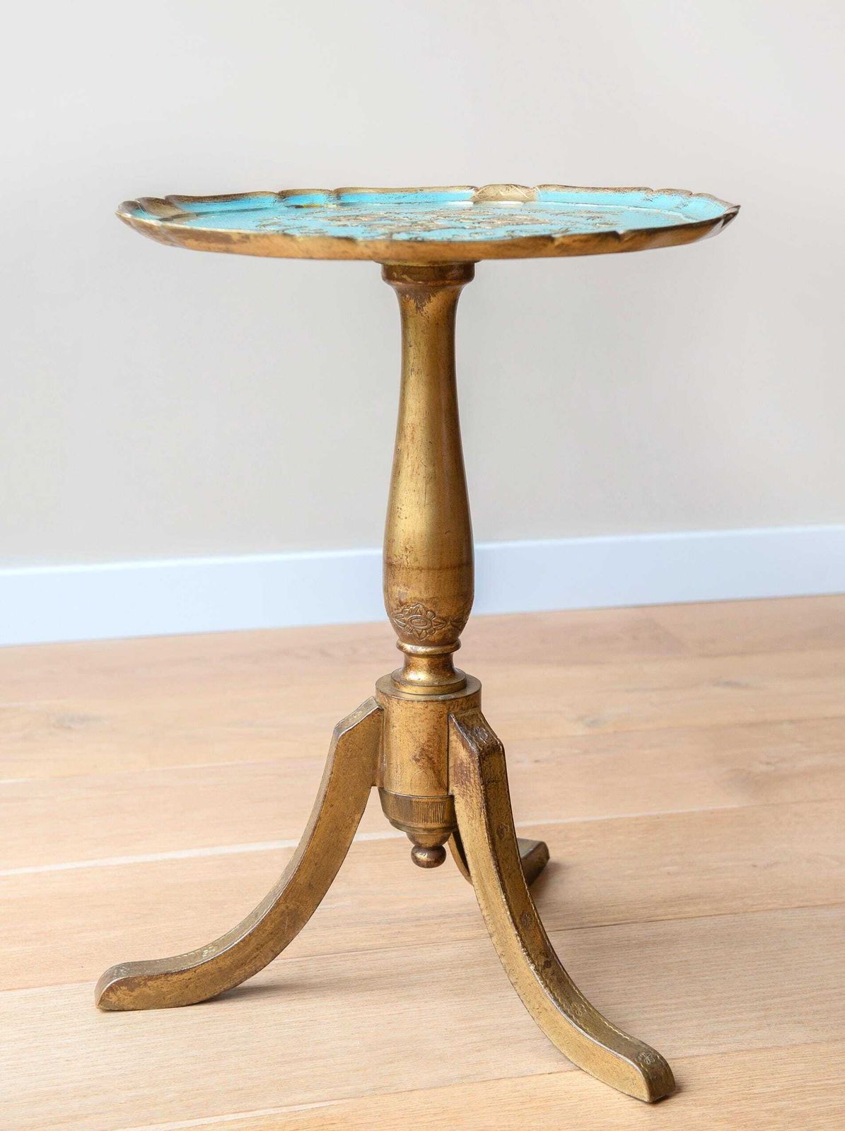 Florentine Side Table   Vintage Golden Accent Wine Table   Italian Additional Table   Scalloped Edge   Rococo Plant Stand   1960s Design photo buy