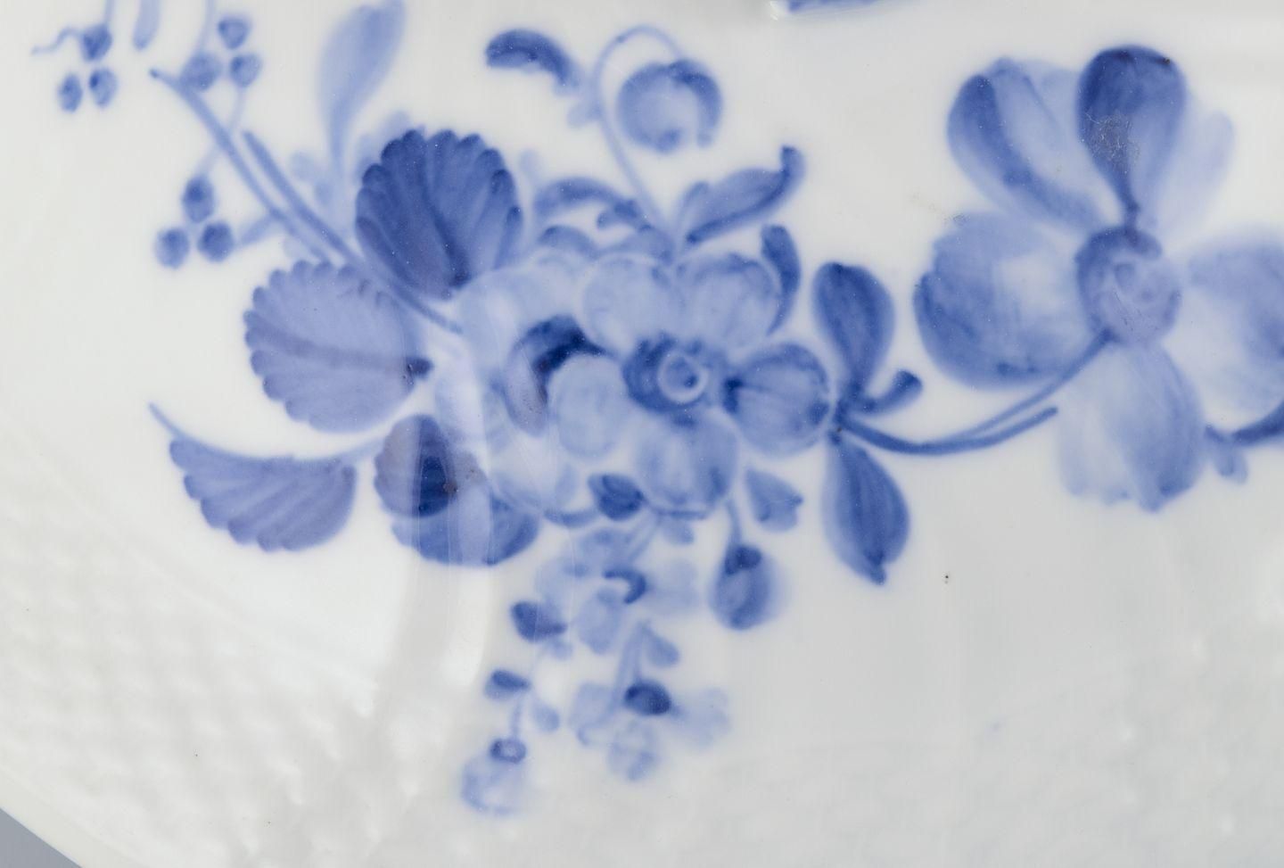Royal Copenhagen Blue Flower Curved. Round Lidded Porcelain Tureen With Handles. photo 452.0