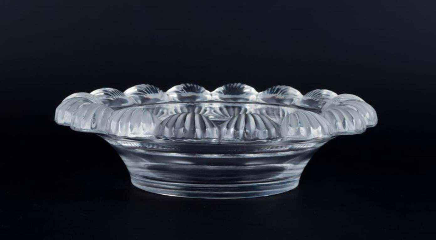 René Lalique, France. "Pornic" Bowl In Art Glass Designed With Shell photo furniture