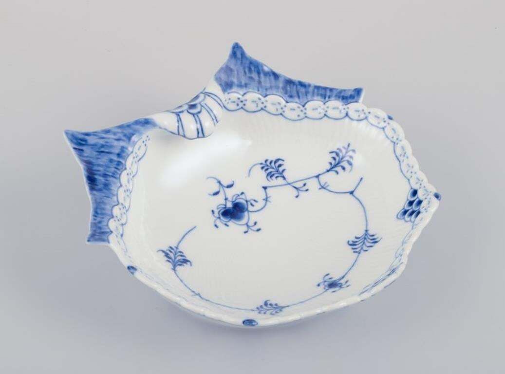 Royal Copenhagen Blue Fluted Half Lace, Mussel Shaped Bowl In Porcelain. photo for sale