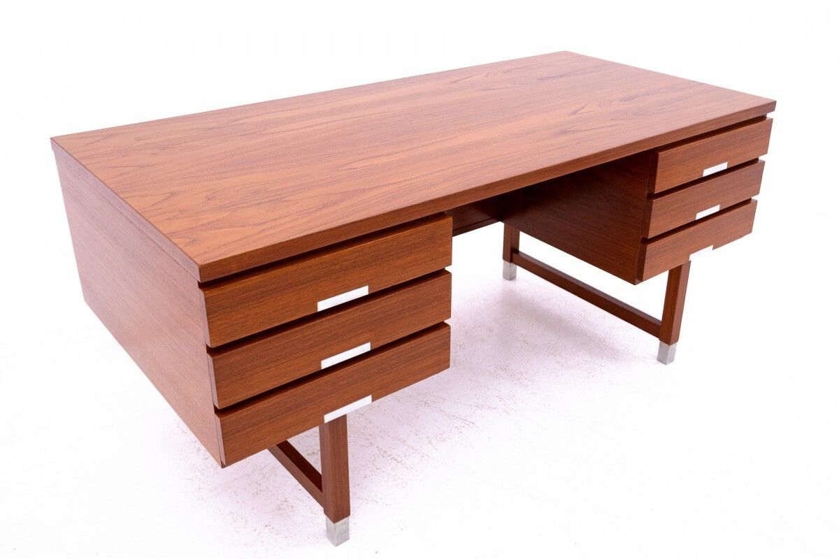 Teak Desk, Eigil Petersens Mobelfabrik, Denmark, 1960s. After Renovation. photo vintage