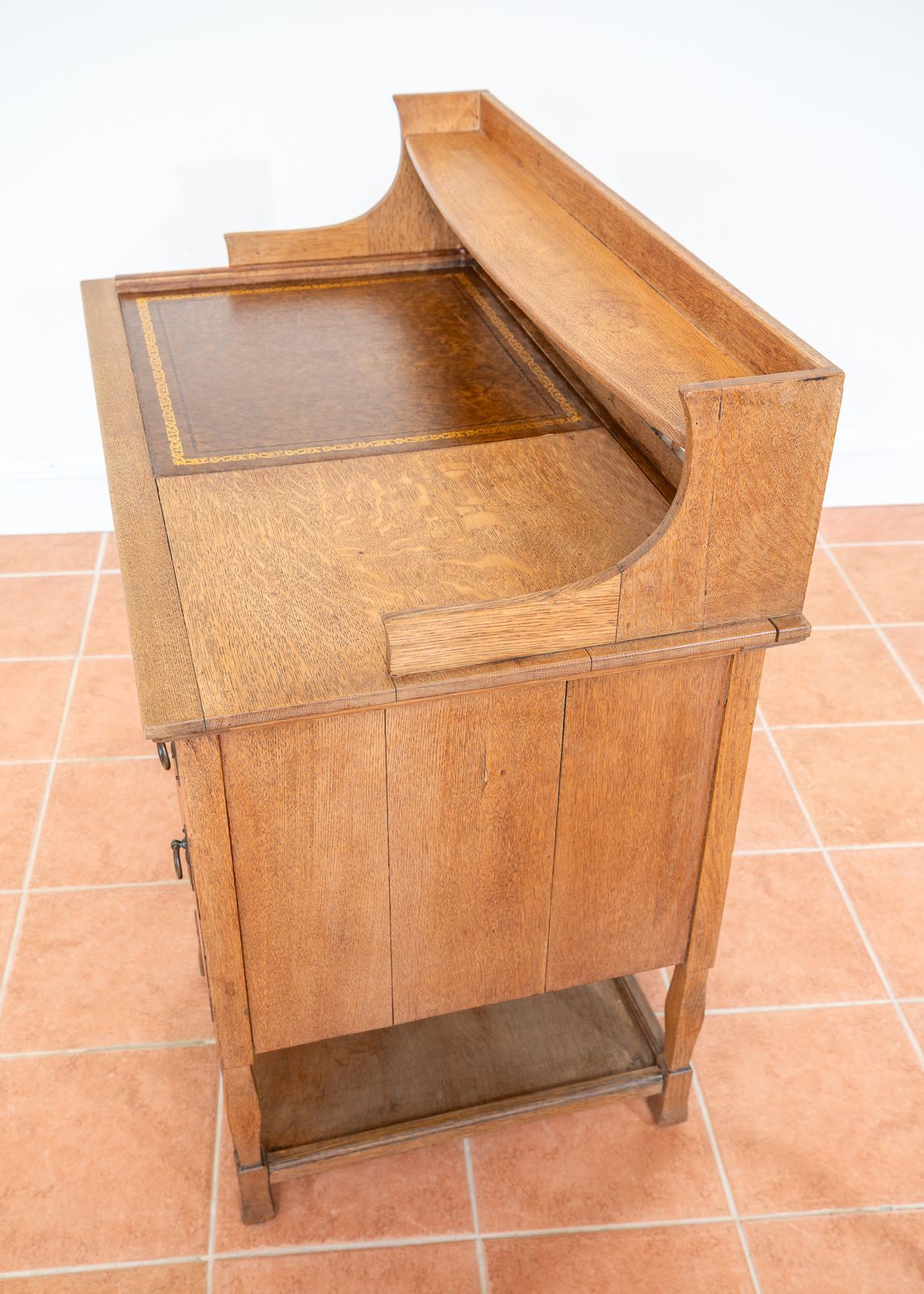 1750.0 Blonde Arts & Crafts Desk English Antique 1900 Leather Tiger Oak By Shapland & Petter English Light Oak Golden Leather Top Early 20th Century photo