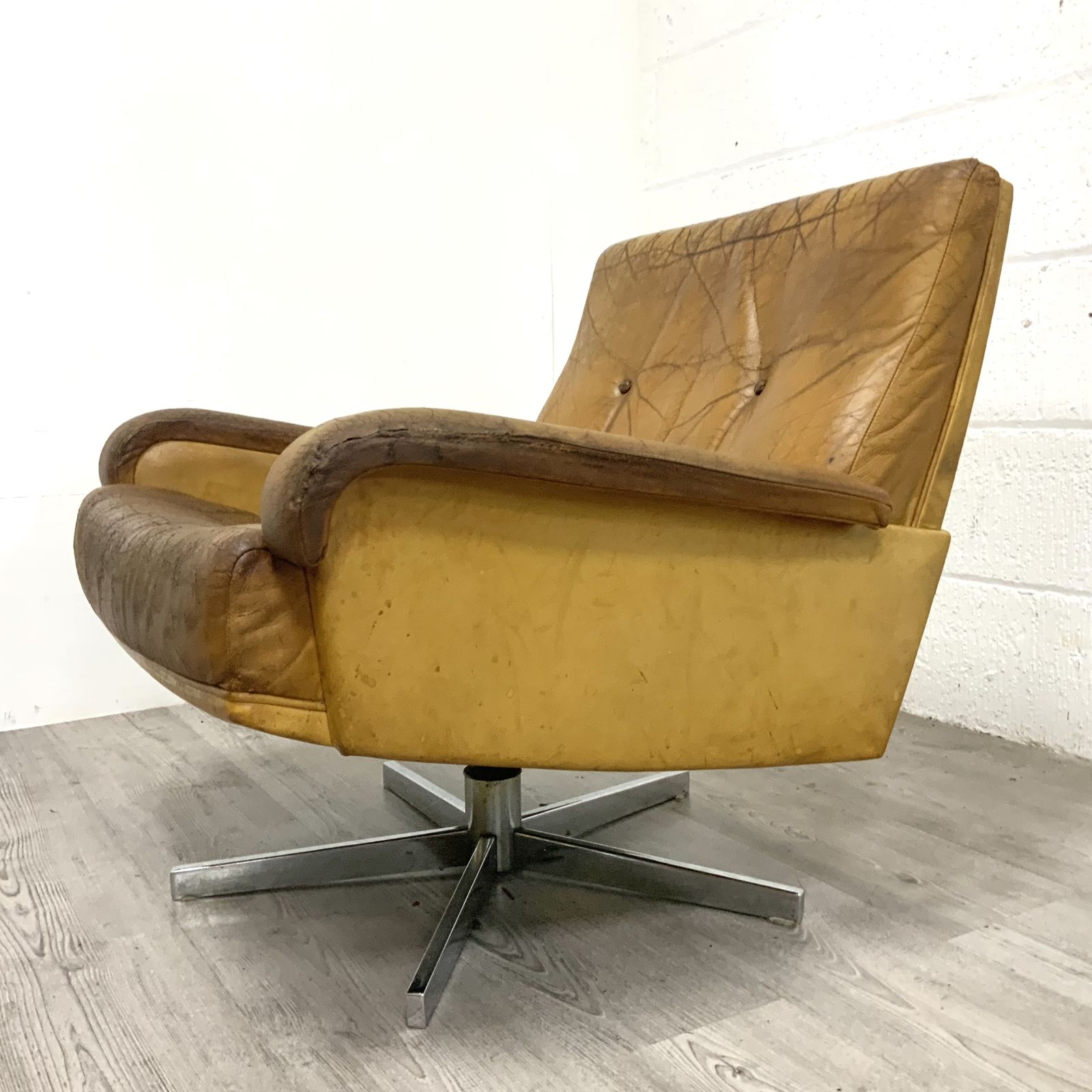 Furniture 1970s Vintage De Sede Ds 35 Swivel Lounge Chair In Cognac Leather photo