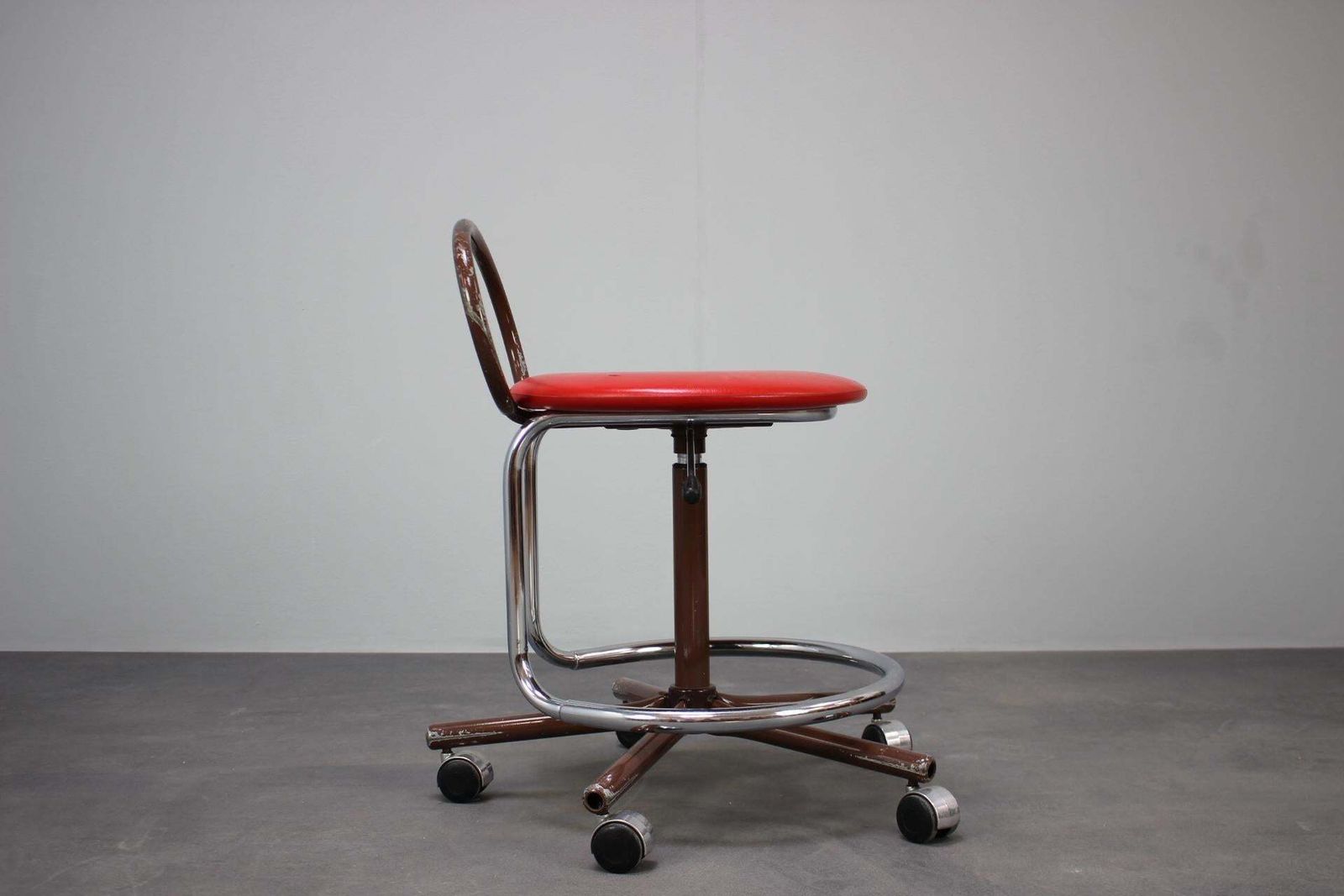 Mid Century Adjustable Industrial Workshop Chair By Kovona, 1980s, Czsk photo vinterior