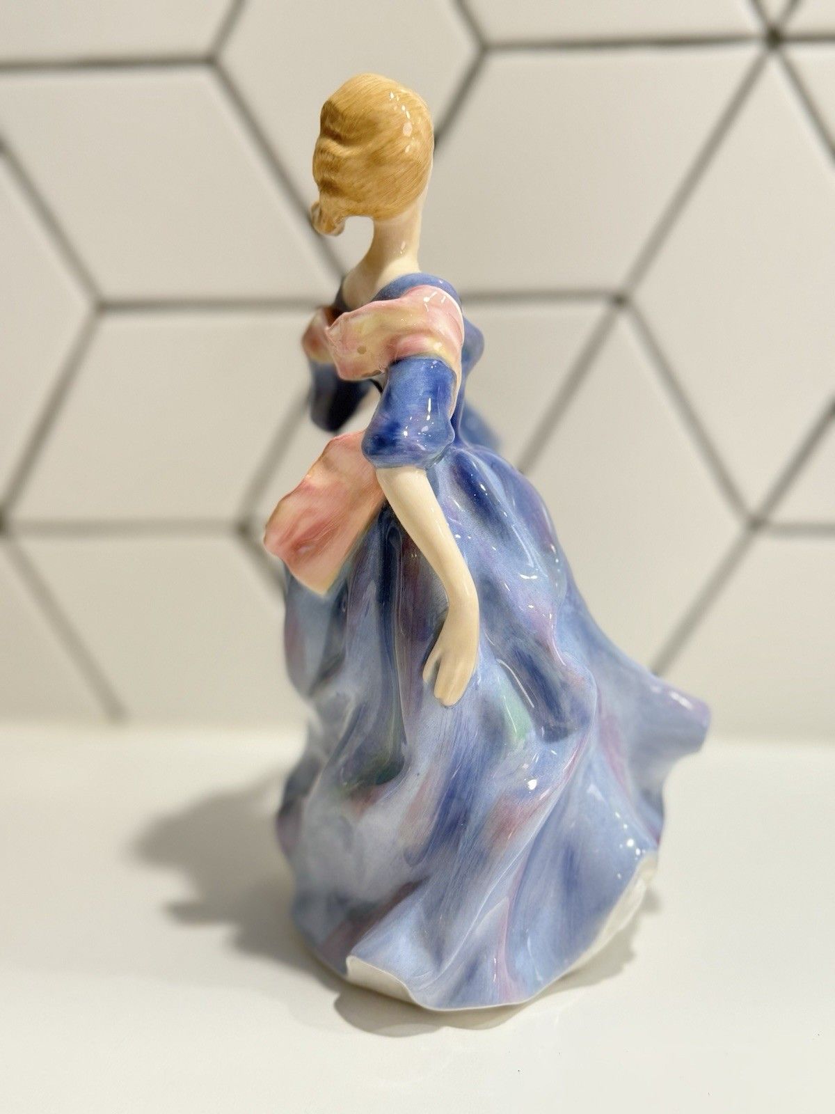 Royal Doulton Elizabeth Lady Figurine Hn2465 1990 photo Home Decor