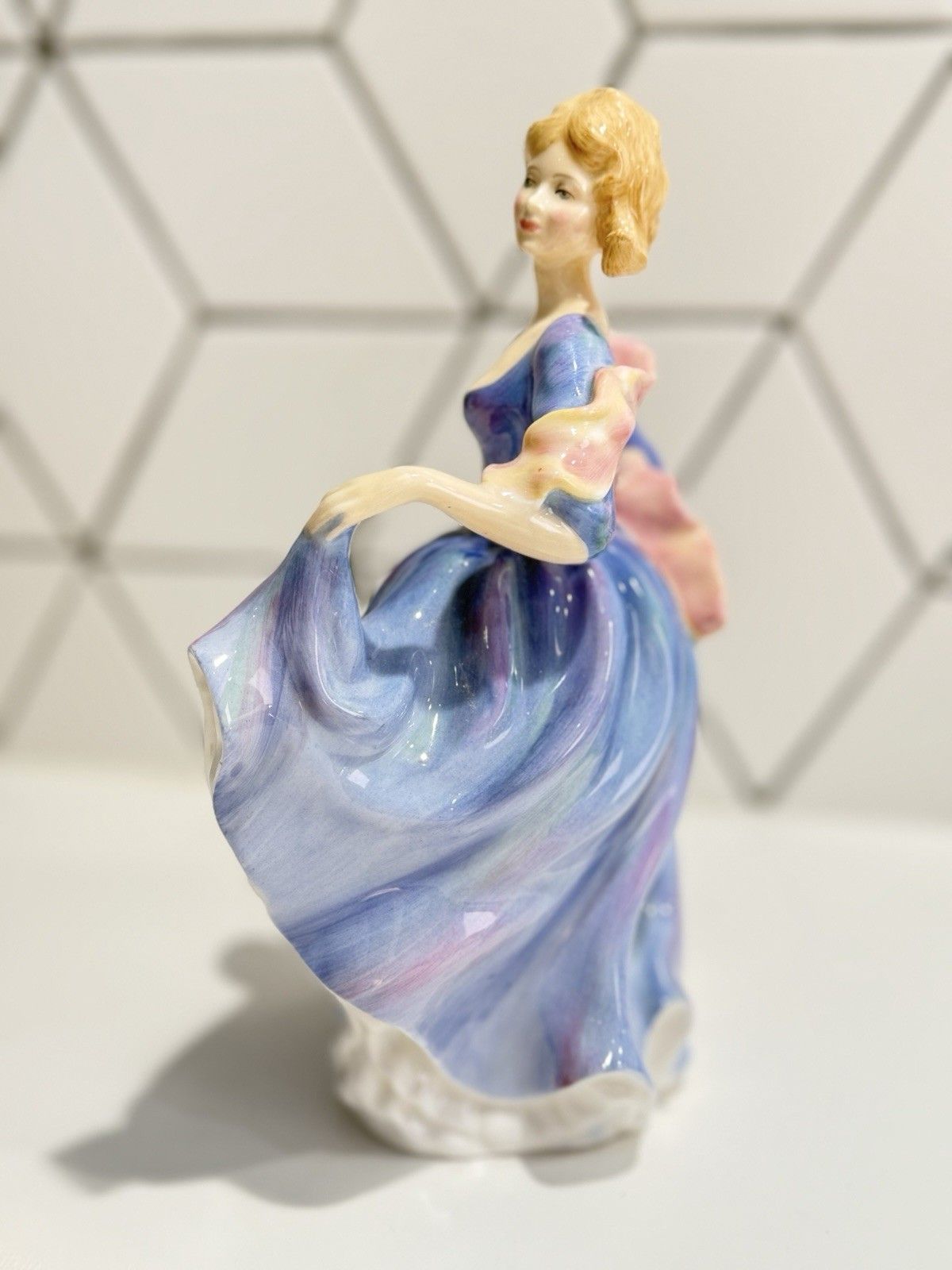 Royal Doulton Elizabeth Lady Figurine Hn2465 1990 photo vinterior
