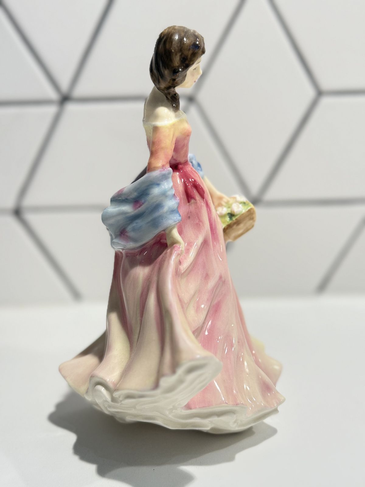 Royal Doulton "Summer Scent" Hn3955 Perfect Condition photo vinterior