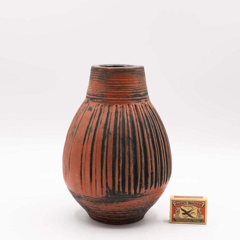 Rare Brutalist Red And Black Vase   7713 20   Carstens Tönnieshof   C1970s photo vintage