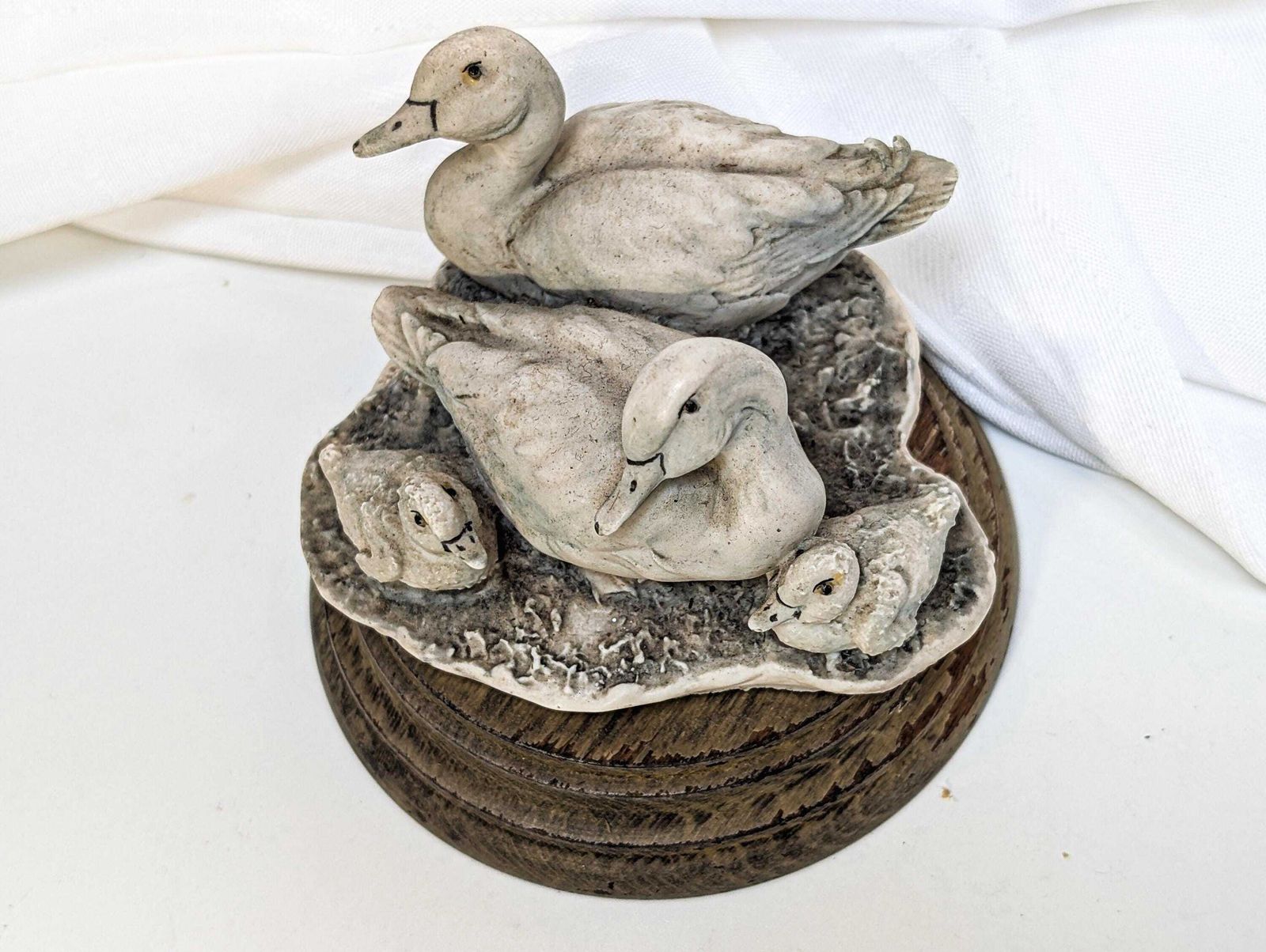 Rare Vintage Giuseppe Armani Duck Family On Pond Porcelain Sculpture Italy. Hand Painted & Made In Italy. photo furniture