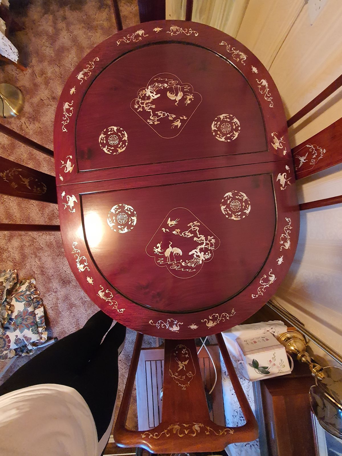 Beautiful Mother Of Pearl Rosewood Table And Chairs photo 550.0