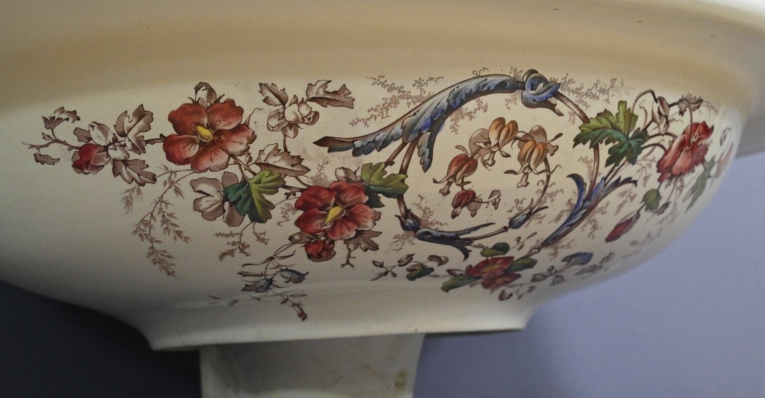 photo vinterior Rare Art Nouveau English Porcelain Washbasin, Porcher Establishments – 1900