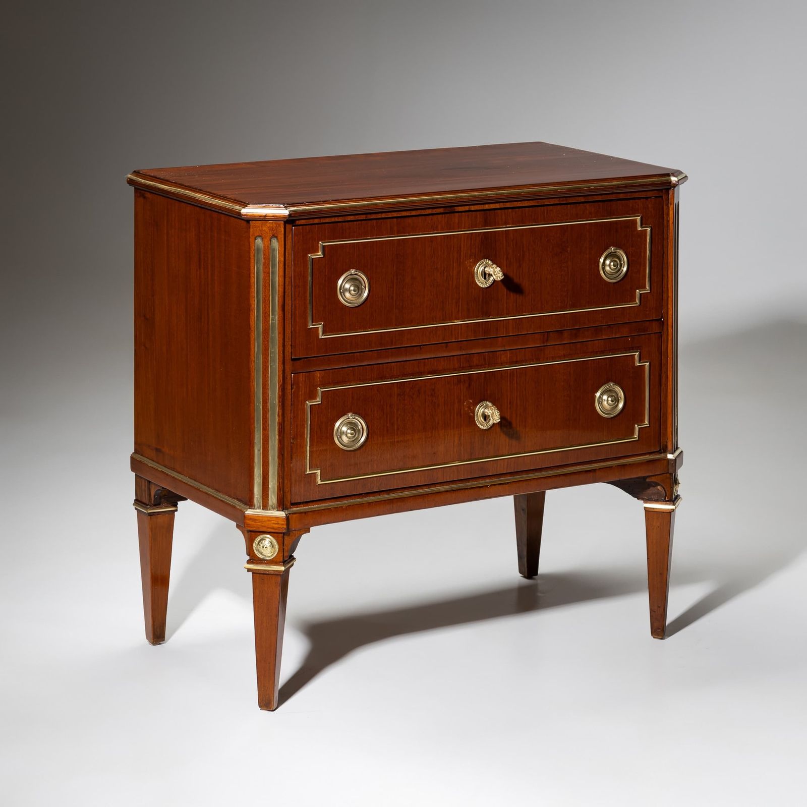 Neoclassical Chest Of Drawers In Mahogany, Late 18th Century