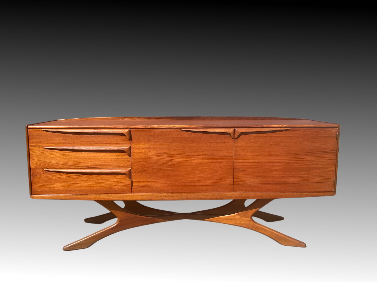photo vinterior Teak Sideboard By Val Rossi For Beithcraft In Mid Century Vintage Style