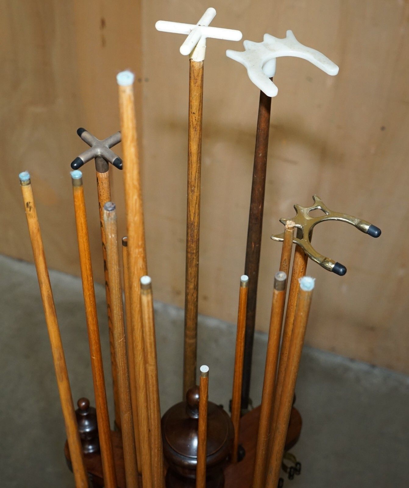 Antique 1880 Mahogany Revolving Snooker Cue Stand 18 Cues Sir William Bentley photo vinterior