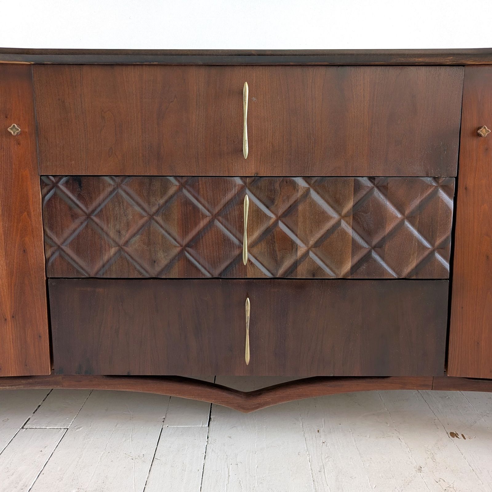 photo vintage Sculptural Vintage Danish Mid Century Walnut Sideboard By Piet Hein, 1960s