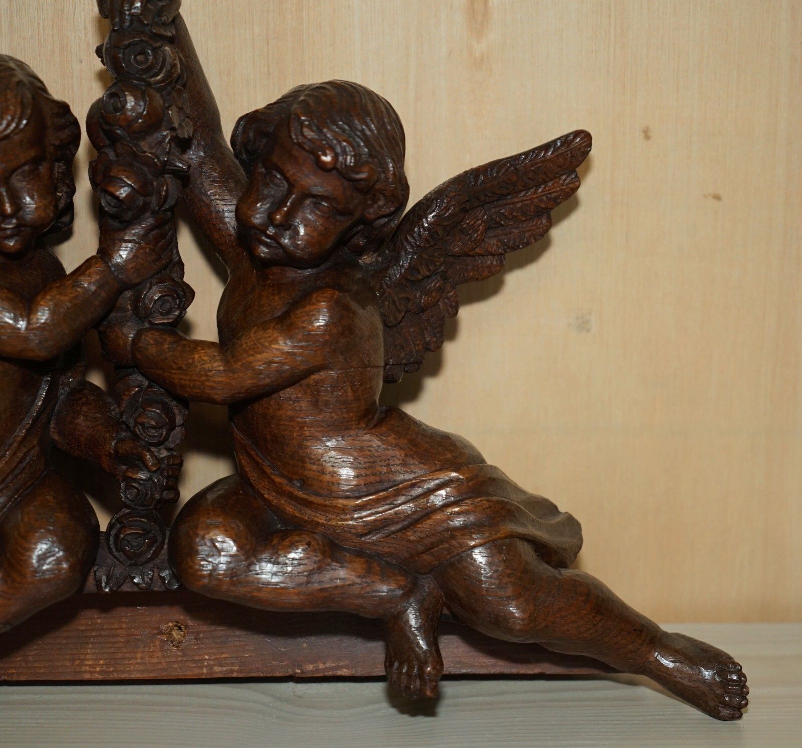 Important 17th Century Circa 1680 Oak Carved Surmount Of Cherub Angels &Amp; Flowers photo vinterior