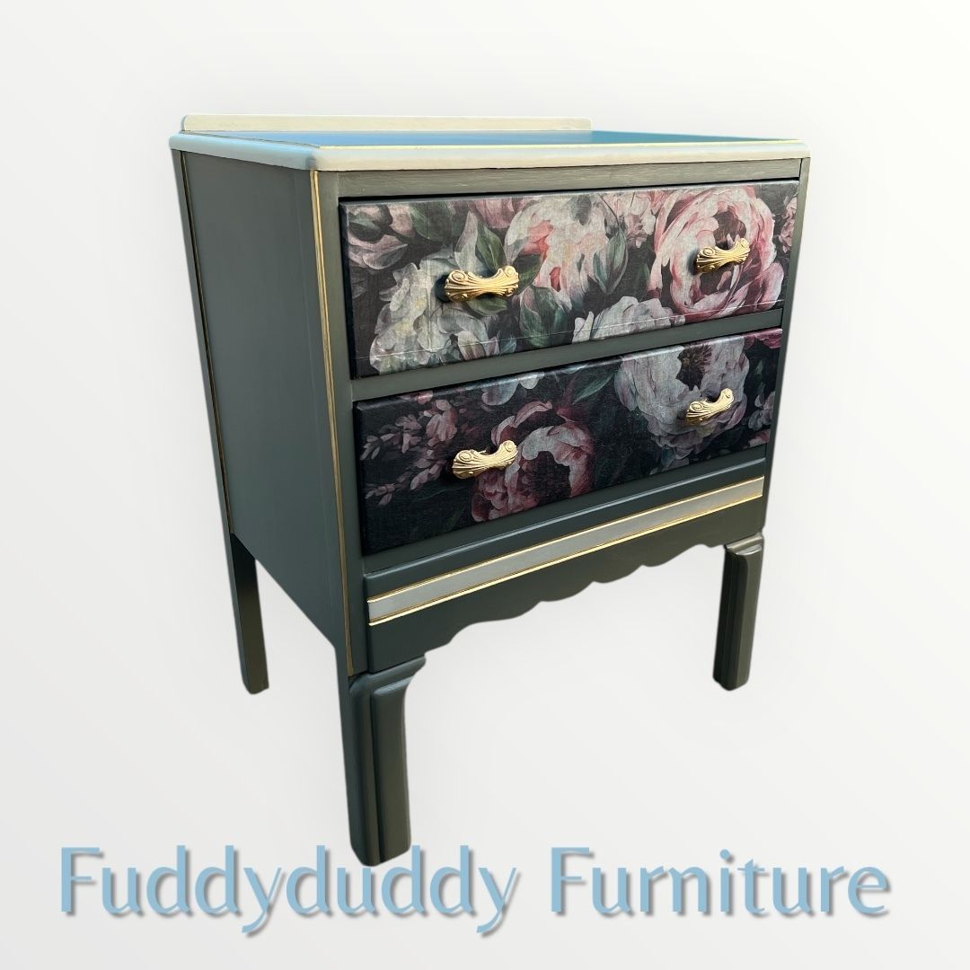 Harris Lebus Dresser photo vinterior