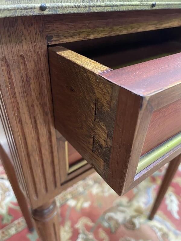 Paire De Tables De Chevets Style Louis XVI Avec Tirette photo for sale