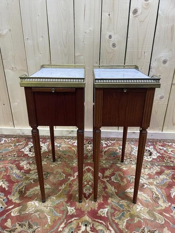 Paire De Tables De Chevets Style Louis XVI Avec Tirette photo 900.0