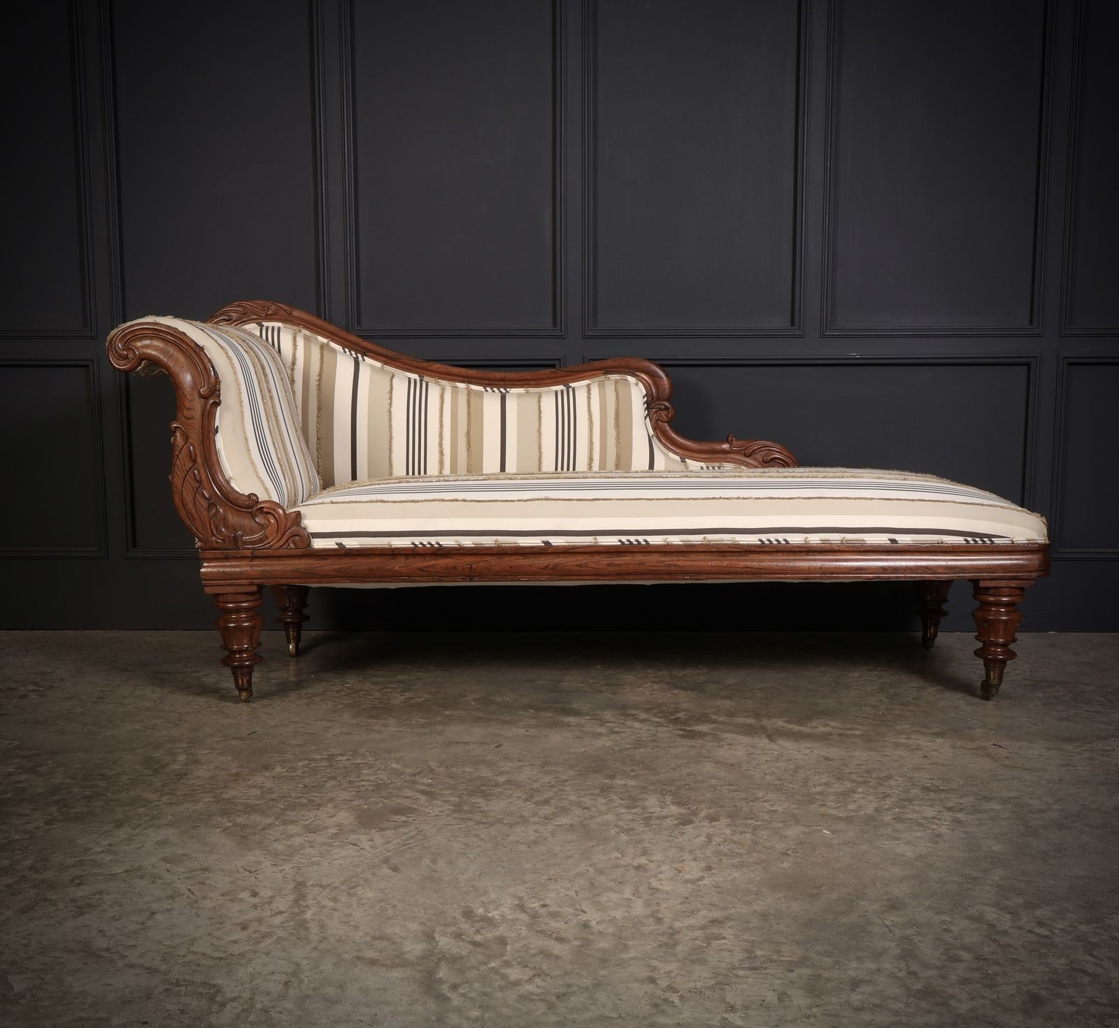 William IV Rosewood Chaise Longue photo furniture