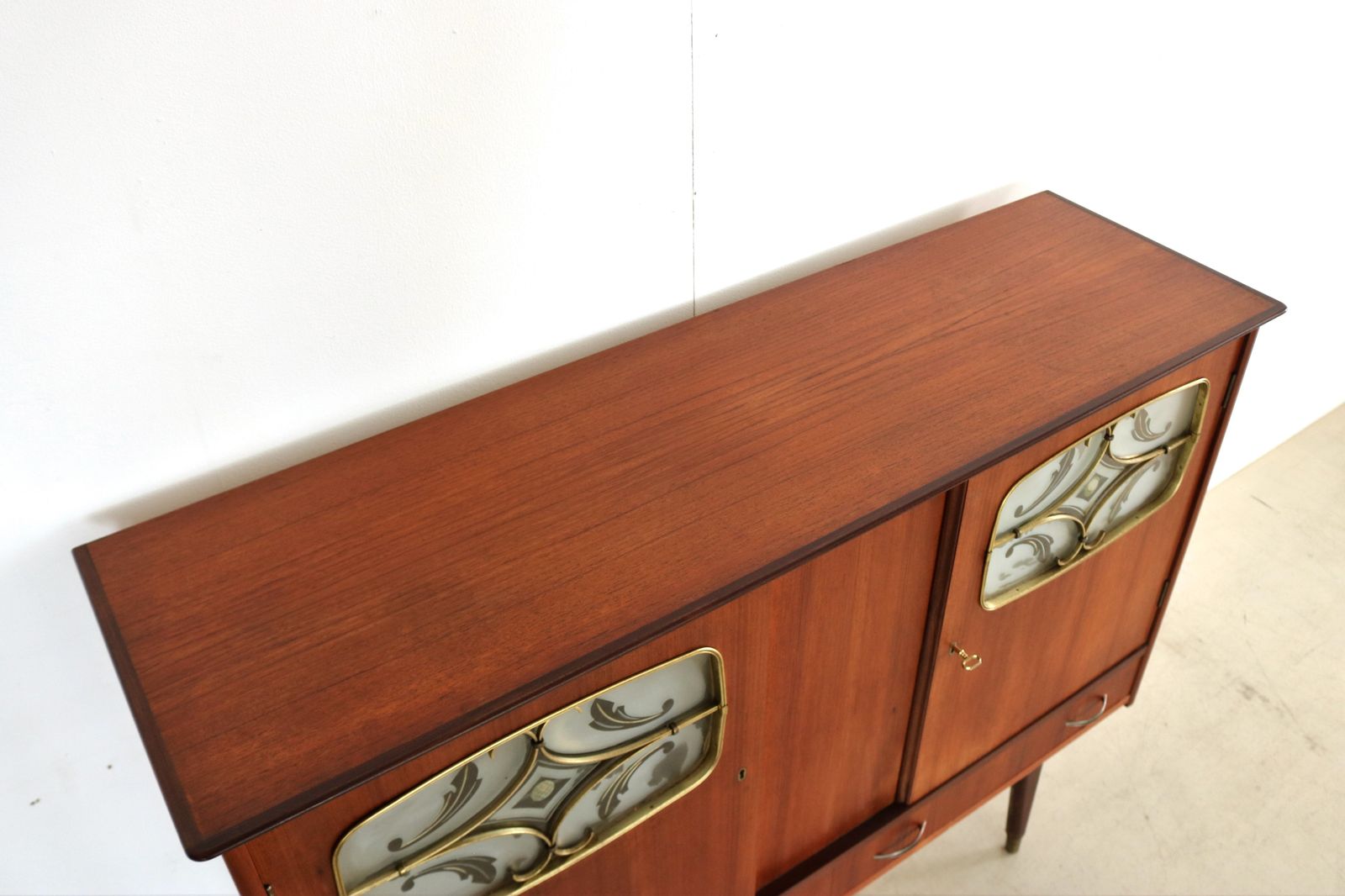 photo furniture Vintage Dressoir, Hoge Kast, Teak, Jaren 60