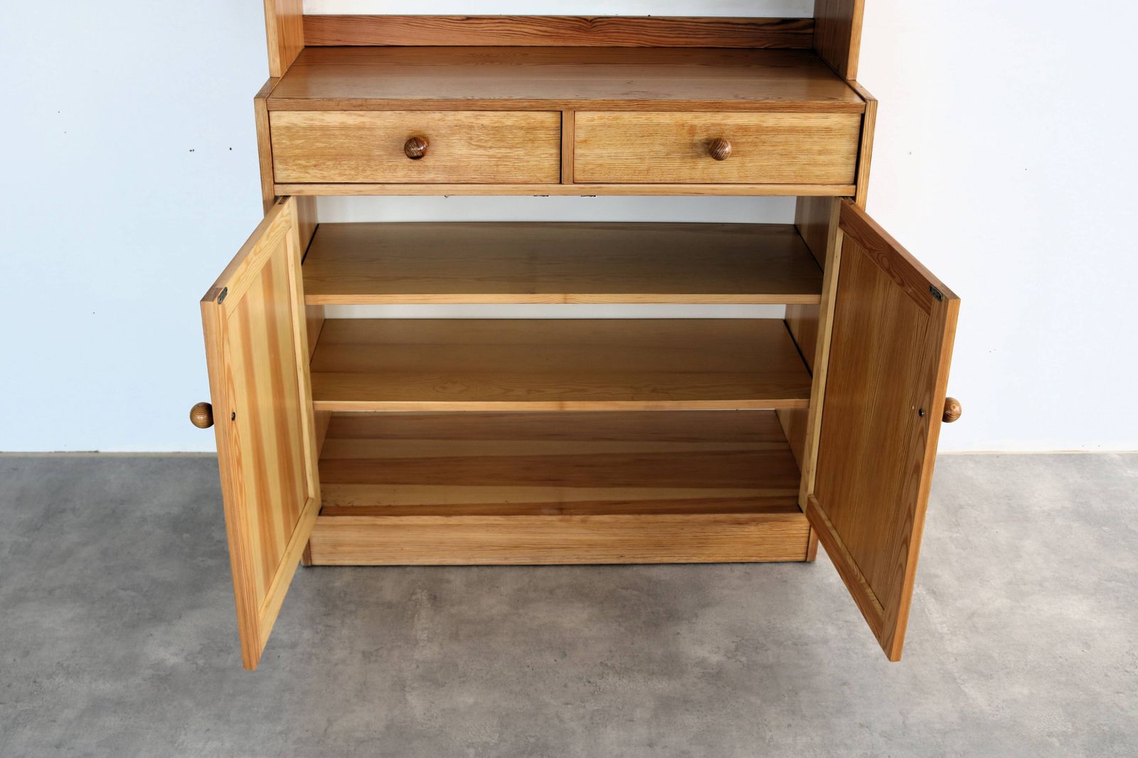 Vintage Dressoir | Wandkast | Grenen | Zweden photo vintage