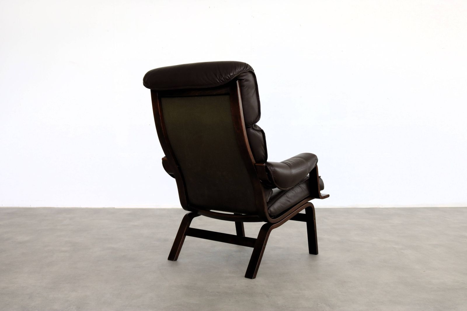 Vintage Armchair | Armchair | Lounge Chair | Swedish photo vinterior