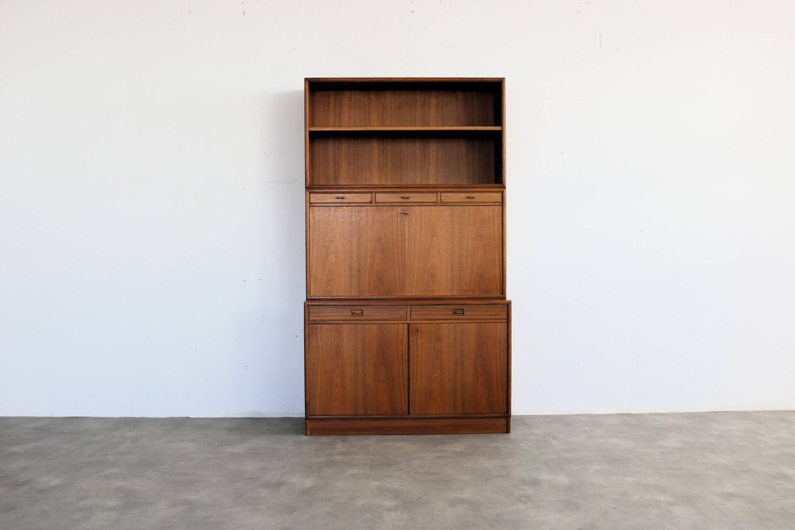 Vintage Dressoir | Wandkast | Wandmeubel | Jaren 60 photo furniture