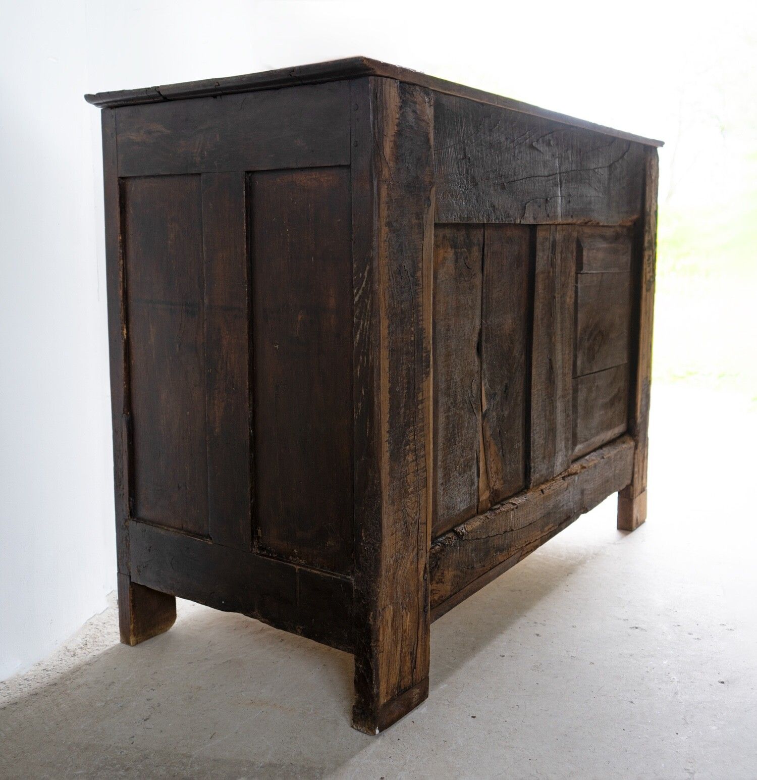photo vintage Antique French Louis XIV Inlaid And Carved Oak Buffet Cabinet, Early 18th C.
