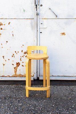 K65 Gebogen Berken  En Multiplex Krukken Van Alvar Aalto Voor Artek, Ca. Jaren 1970 photo furniture