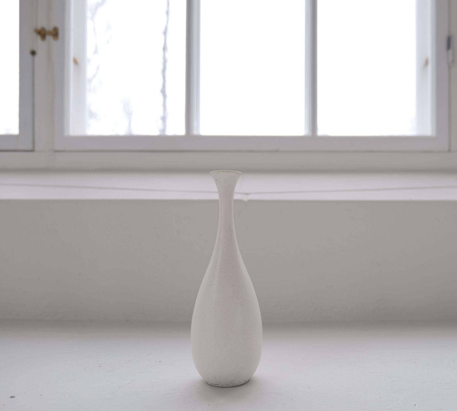photo for sale Midcentury Modern Groupe Of 6 White And Grey Vessels Rörstrand Sweden 1950