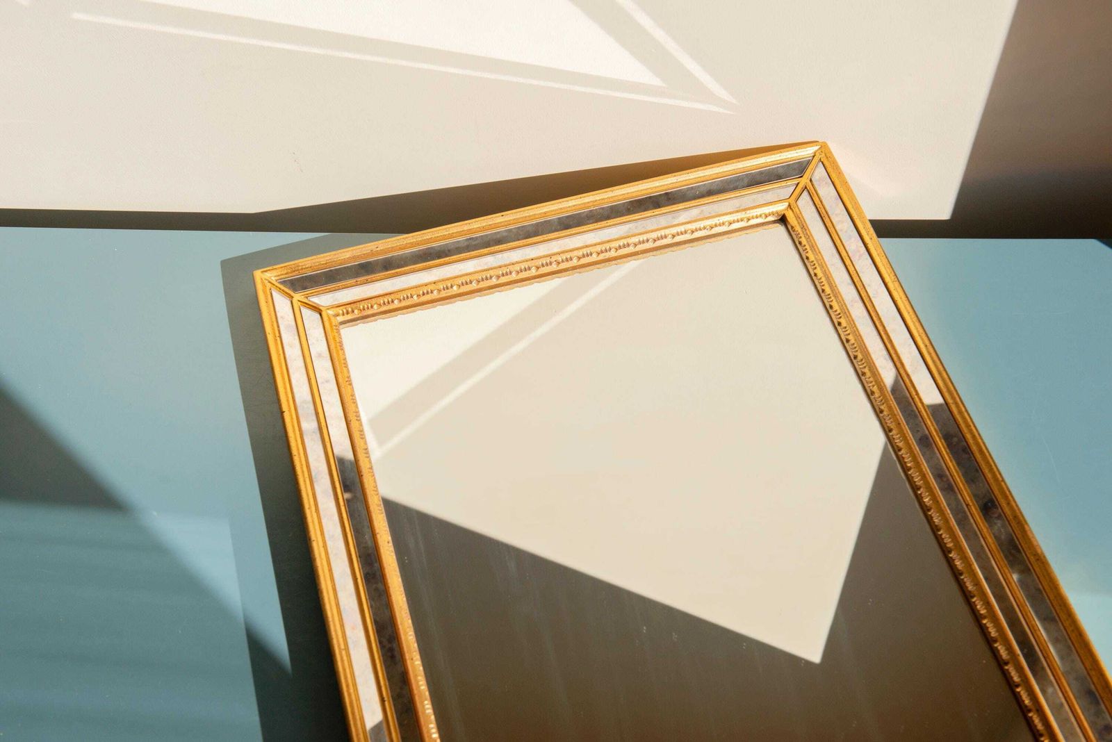 photo furniture Venetiaanse Gouden Spiegel   Deknudt   Hollywood Regency   Belgisch Design Wandspiegel Met Geslepen Facetglas   Mid Century Modern