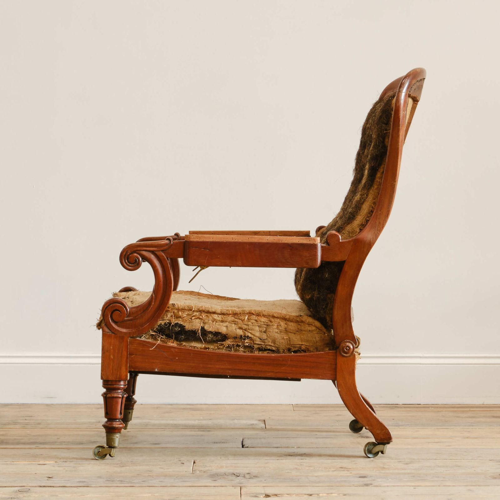 William IV Mahogany Reclining Armchair. photo vinterior