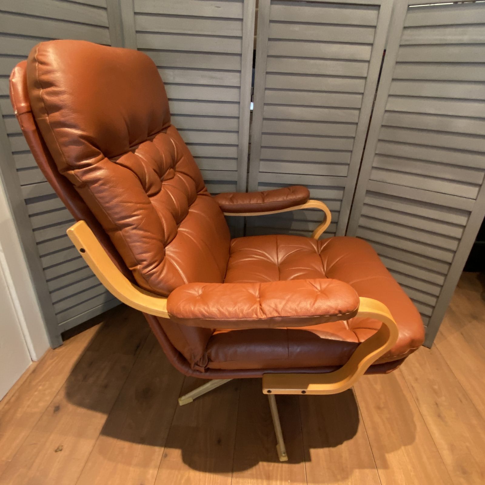 Mcm Vintage Homa 70s Brown Swivel Lounge Chair Leather Tufted Bentwood Arms photo furniture