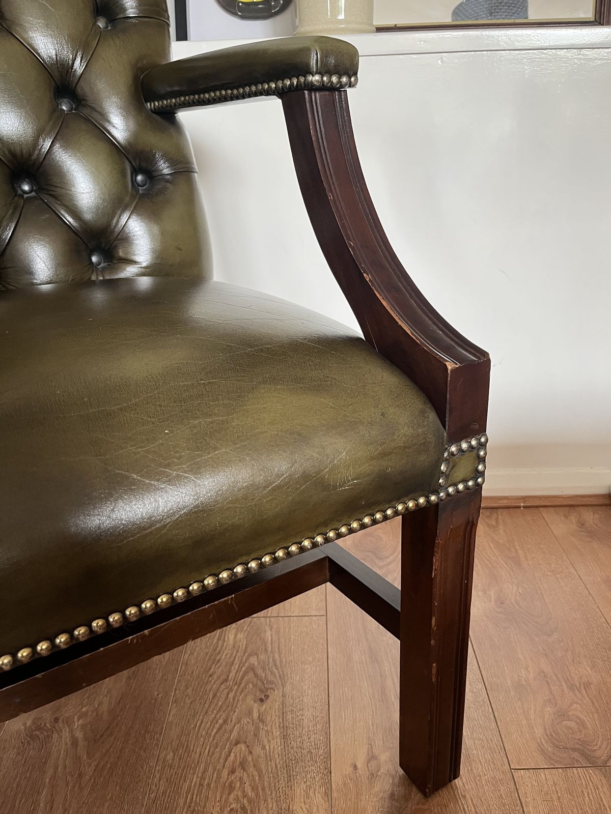 Exceptional Vintage Dark Green Leather Gainsborough Carver Armchair With Classic Chesterfield Buttoning photo vinterior
