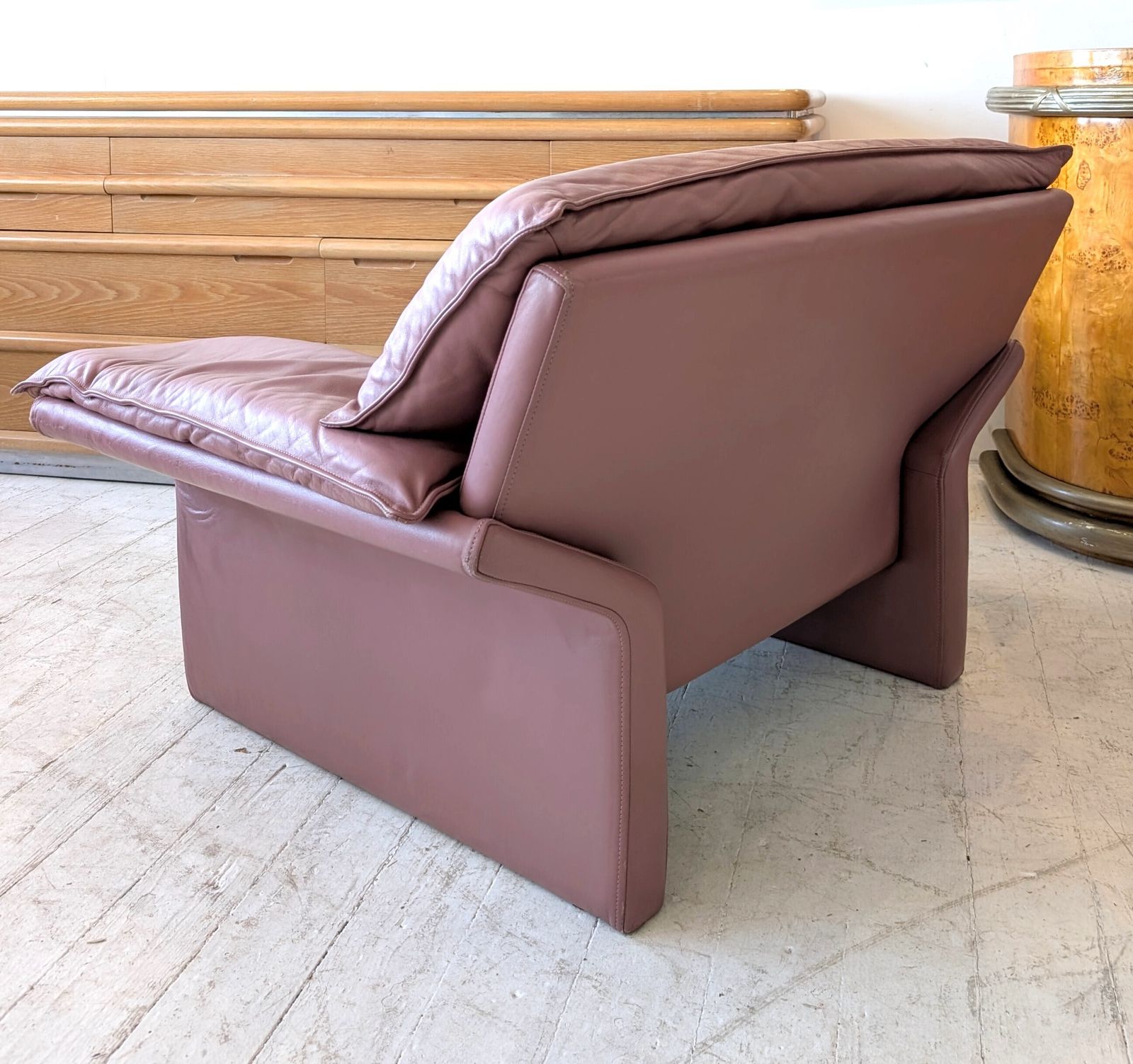 1080.0 Angular Post Modern Vintage  Pink / Mauve Leather Armchair By Brayton, USA 1980s photo