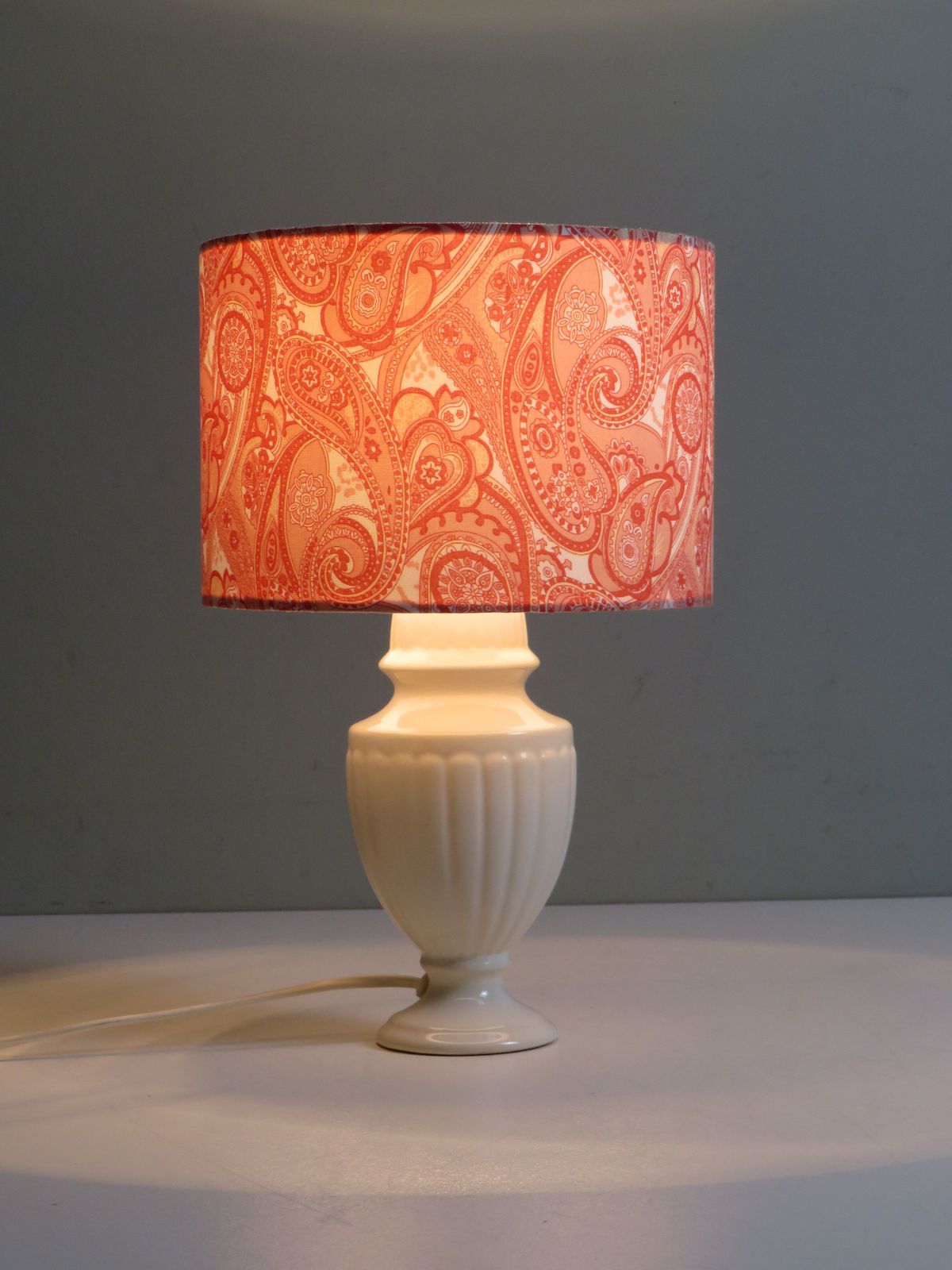 Set Of 2 Vintage Ceramic Bedside Lamps With Lampshades With Paisley Motif. photo buy