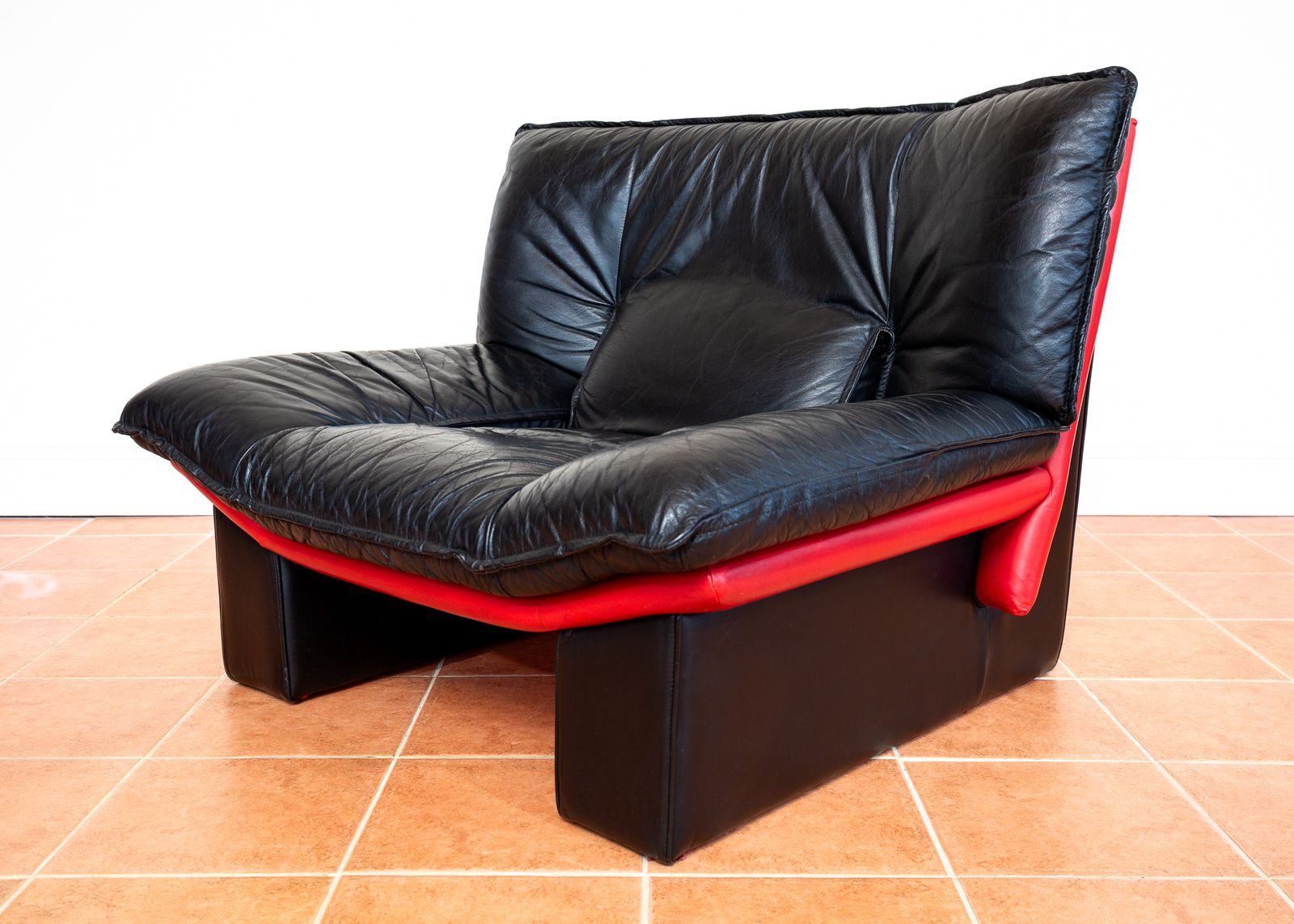 Italian Designer Leather Lounge Chair 1980s Nicoletti Salotti For Avanti Ambassador Chair Postmodern Memphis Style Two Tone Black Leather Red Leather photo Furniture