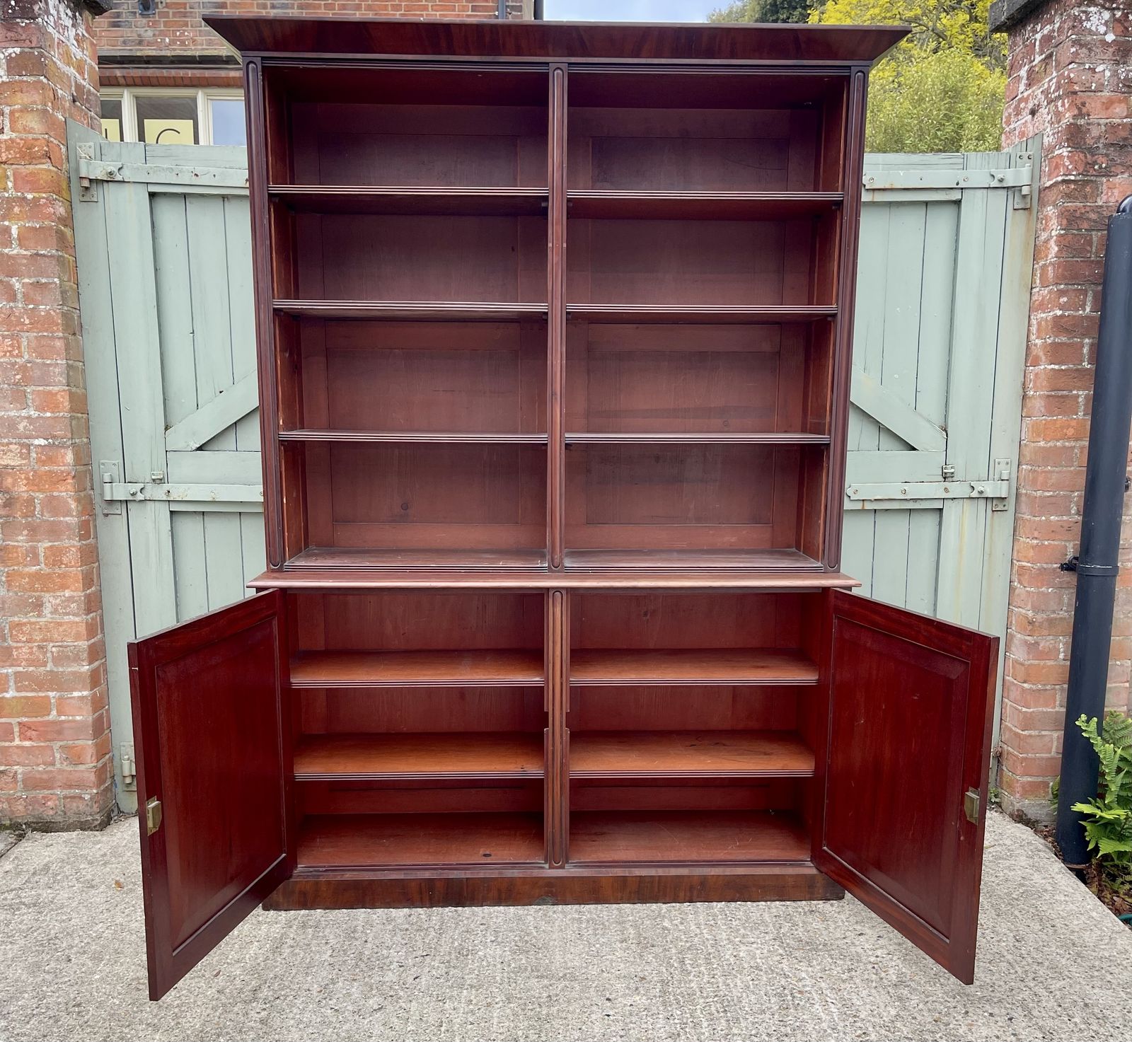 A William IV Open Bookcase, 1900s photo vinterior