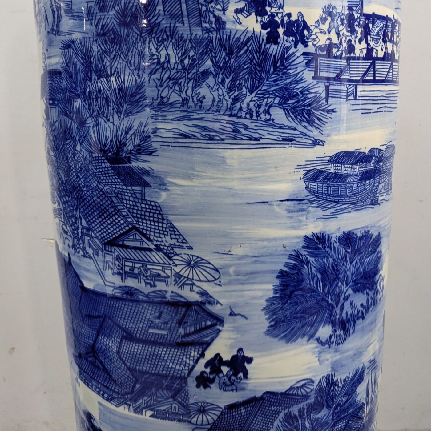 photo vinterior Important Pair Of Blue And White Porcelain Baluster Vases – China, 20th Century