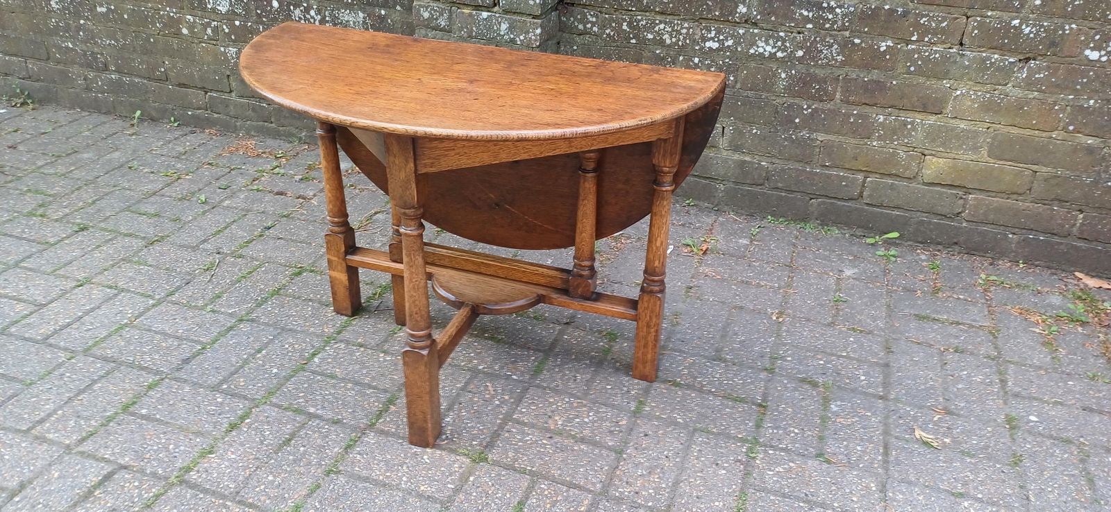 Rare Antique Oak Gate Leg Table – 1920s Drop Leaf Side Table – Jacobean Revival Coffee Or Games Table Compact & Versatile Free Hand Delivery photo 395.0