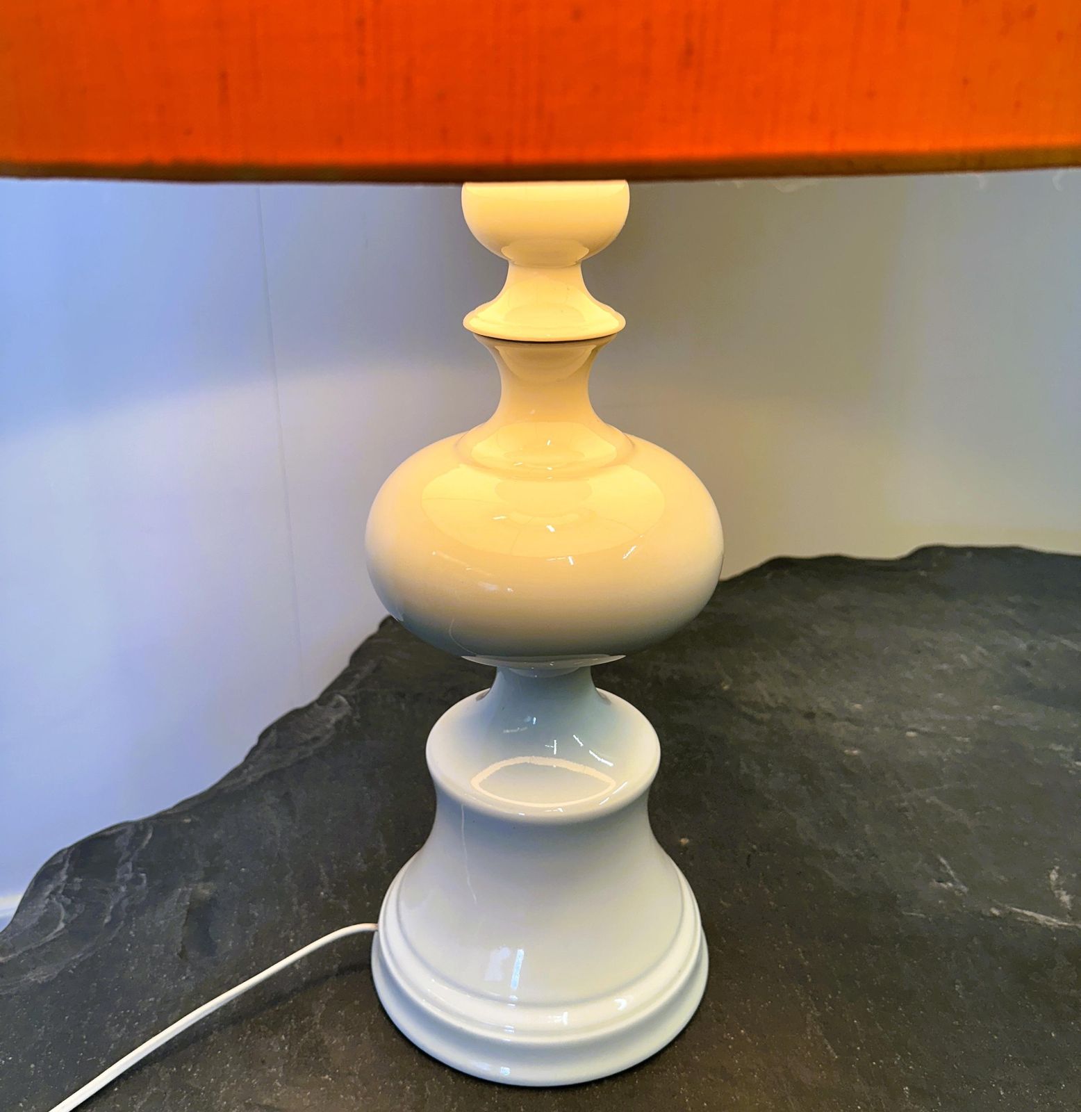 Mid Century Keramische Deense Tafellamp Met Oranje Kap, Jaren 1970. Denemarken photo furniture