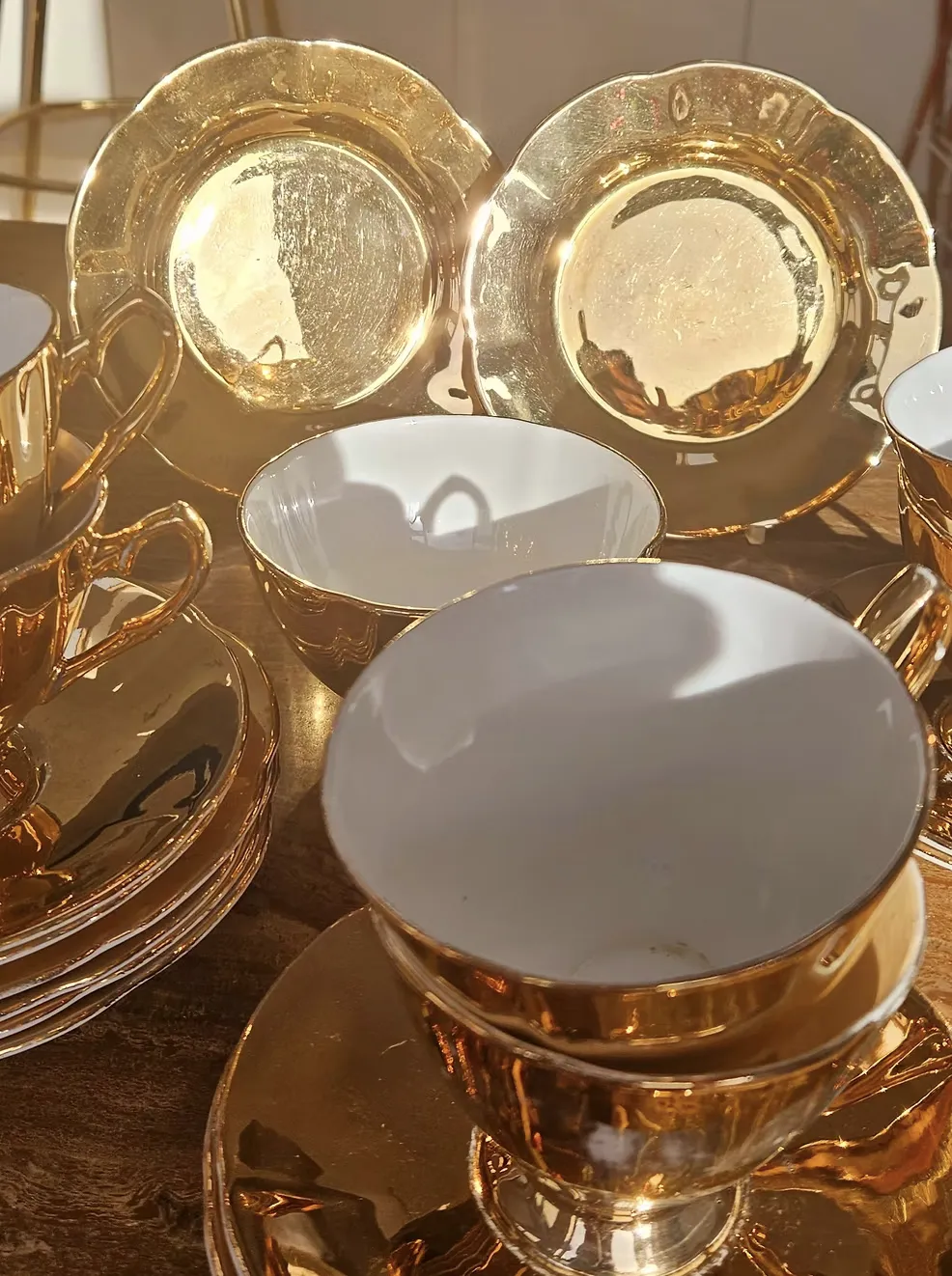 photo furniture Rare 1950's Tea Set In 22 Kt Gold By Leonard St Pottery, Burslem, Staffordshire
