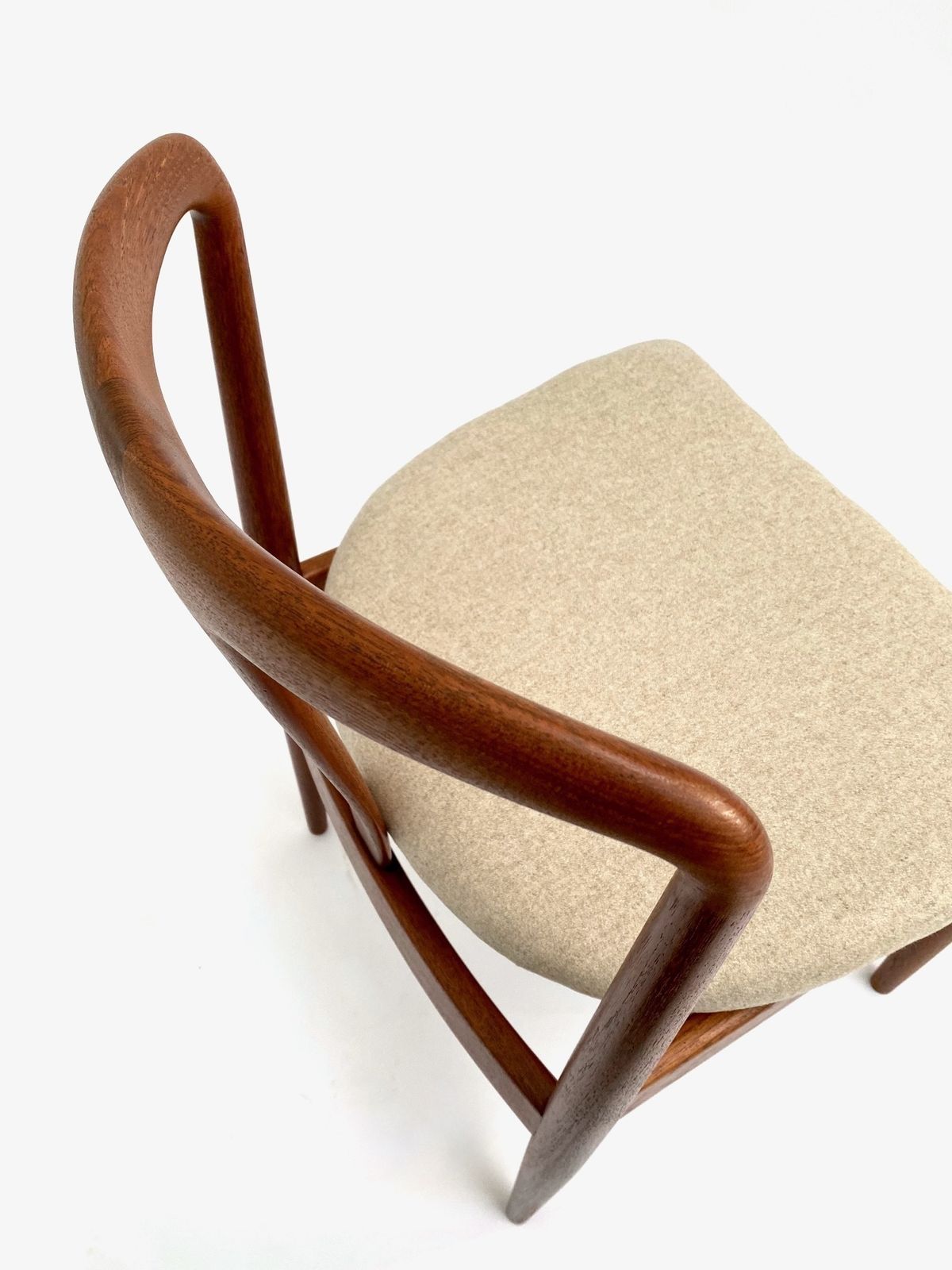 Danish Johannes Andersen Set Of 6 Model 'Juliane' Teak And Cream Wool Dining Chairs For Vamo Sønderborg Mid Century 1960s photo for sale