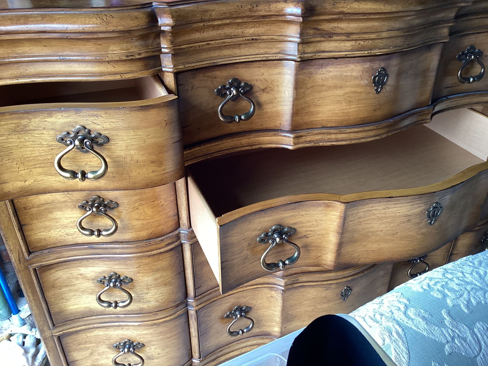 Thomasville Hills Of Tuscany Siena Range Dressing Chest. Light Rustico Finish photo vinterior