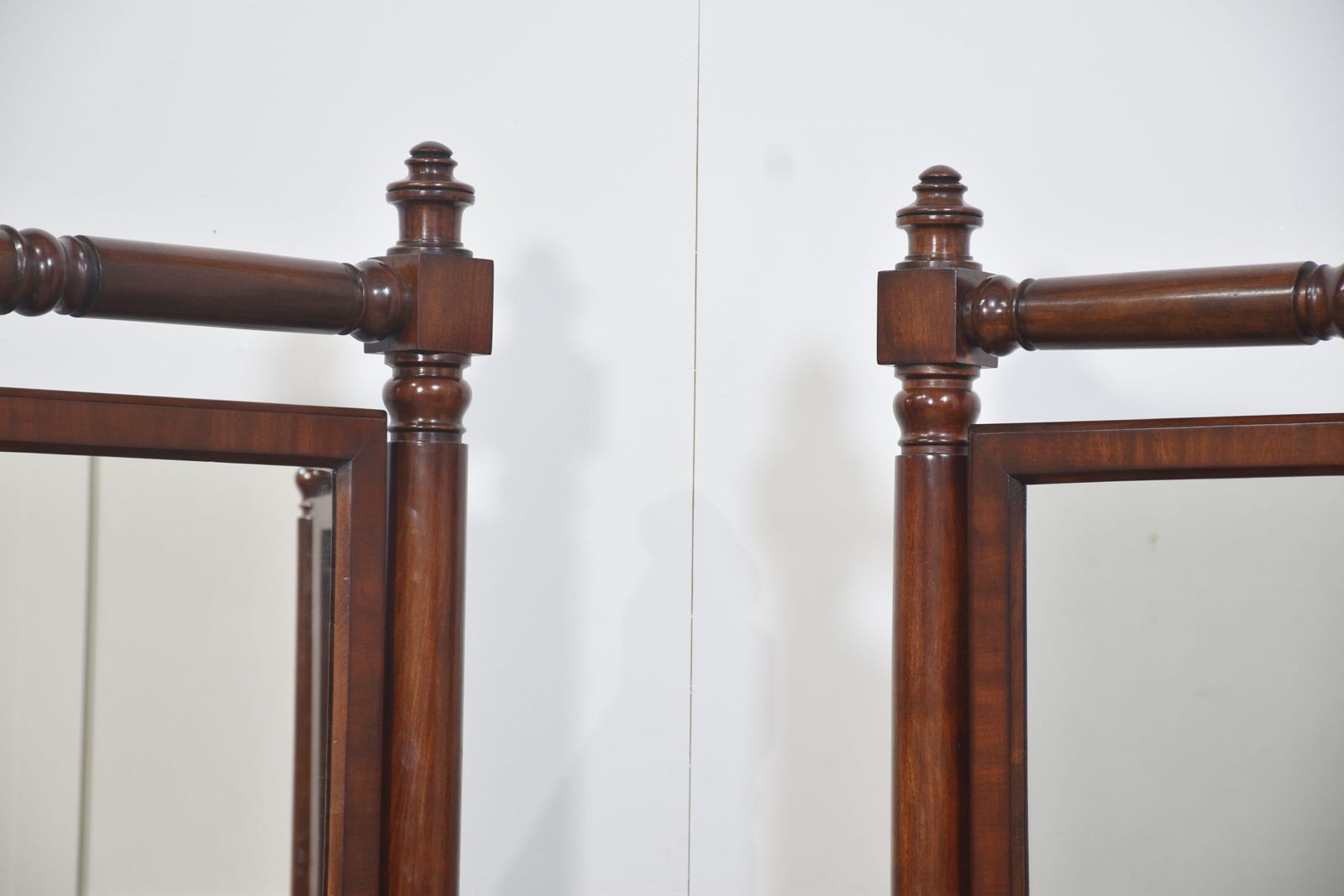 photo vinterior Pair Of Country House Cheval Mirrors