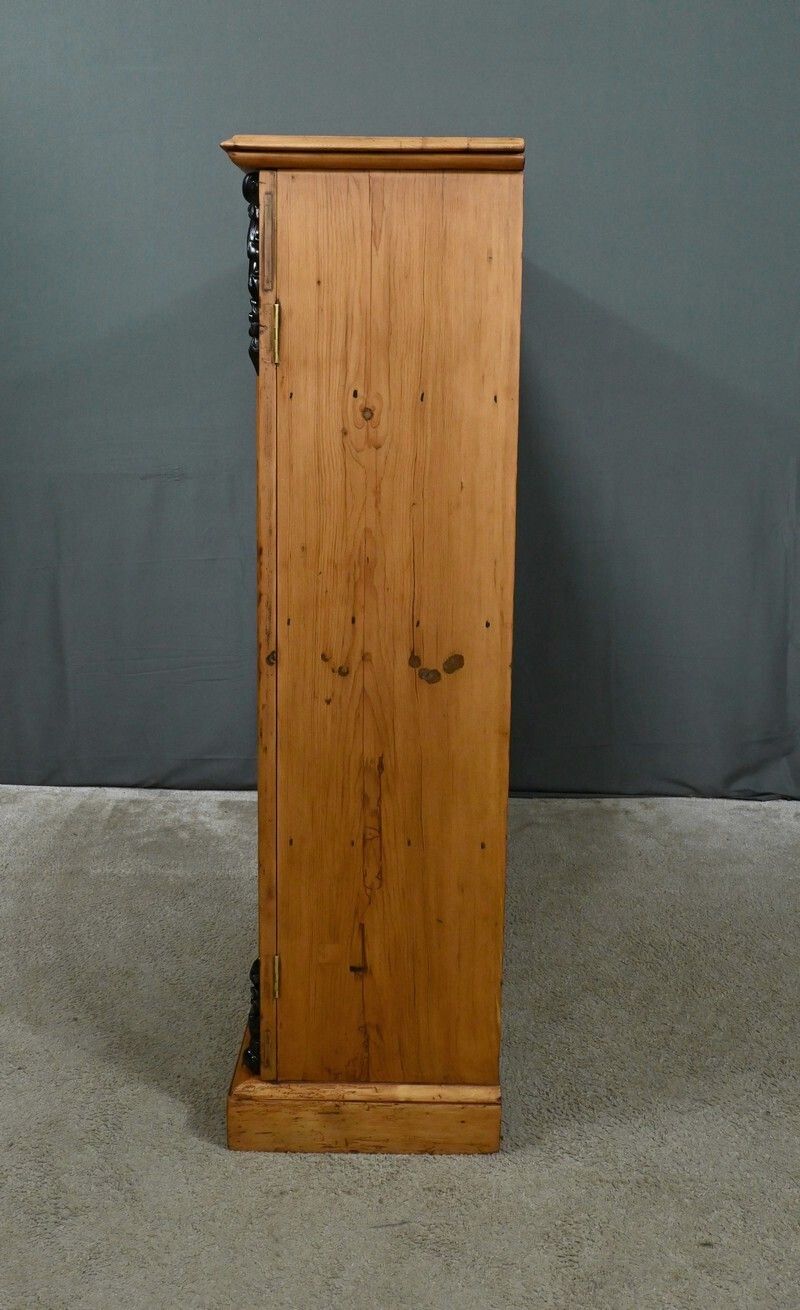 1310.0 Pine Display Cabinet – 1920, 1920s photo
