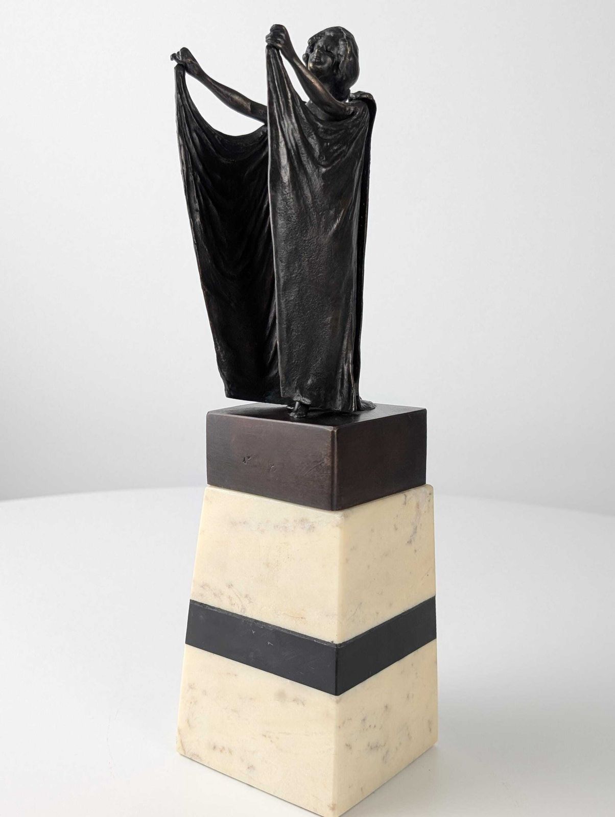 Bronze Sculpture Of An Articulated Woman By Carl Kauba, 1900s