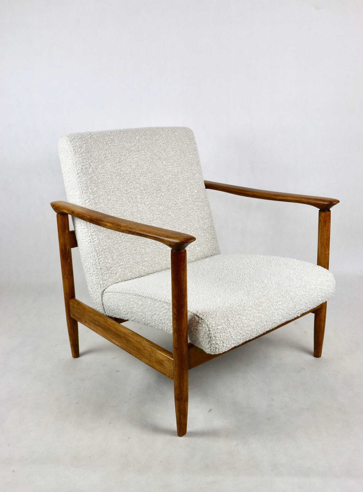 515.0 Gfm 142 Armchair, Designed By Edmund Homa From The 70s, White Ivory Boucle   2 Pieces Available photo