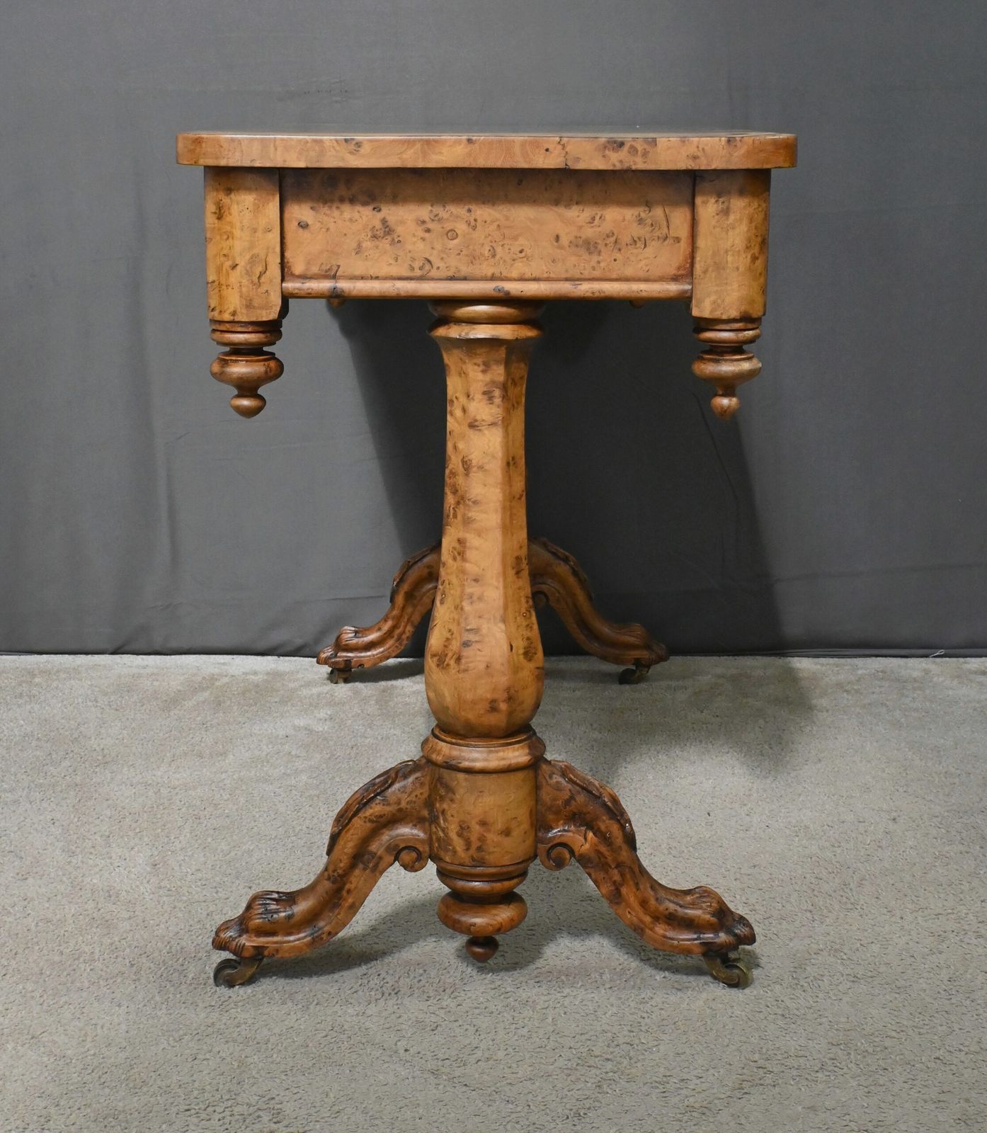 1820.0 Victorian Amboyna Burl Desk, England – Late 19th Century photo